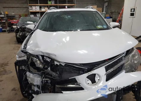 2015 Toyota Rav4 Xle z USA, uszkodzony, nr VIN JTMWFREV9FD078473